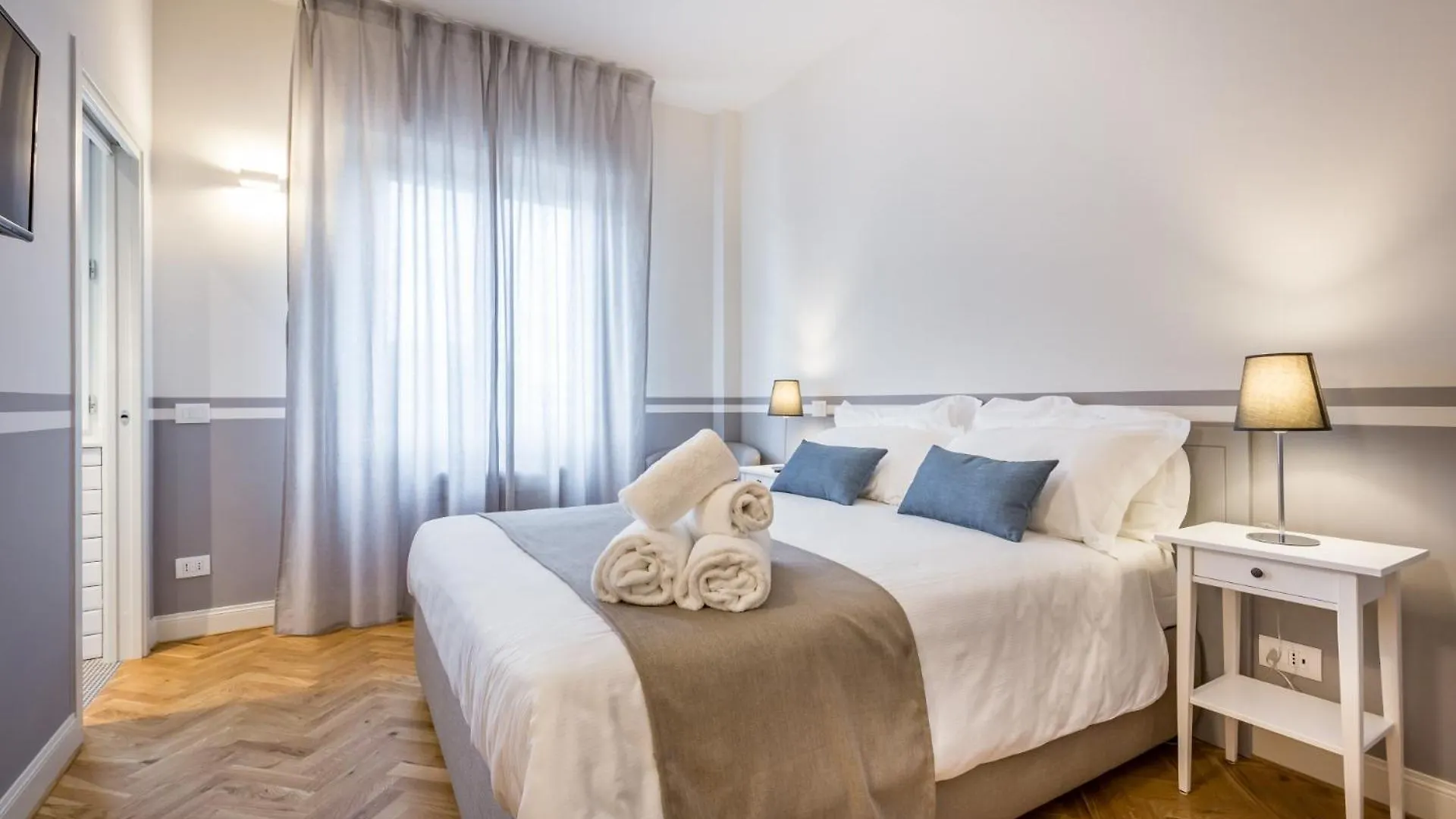 Apartments Florence - Cobalt Cove 2 Bedroom Italy